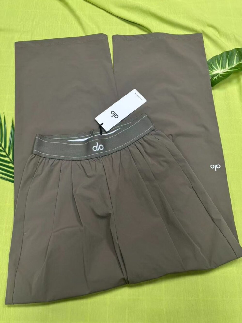 Alo Yoga Suit Up Trouser in Olive size XXS/XS(Regular fit)30-inch inseam🤍 - Picture 7 of 9